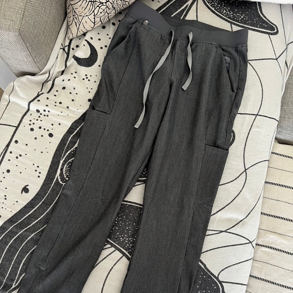 Figs skinny scrub pants